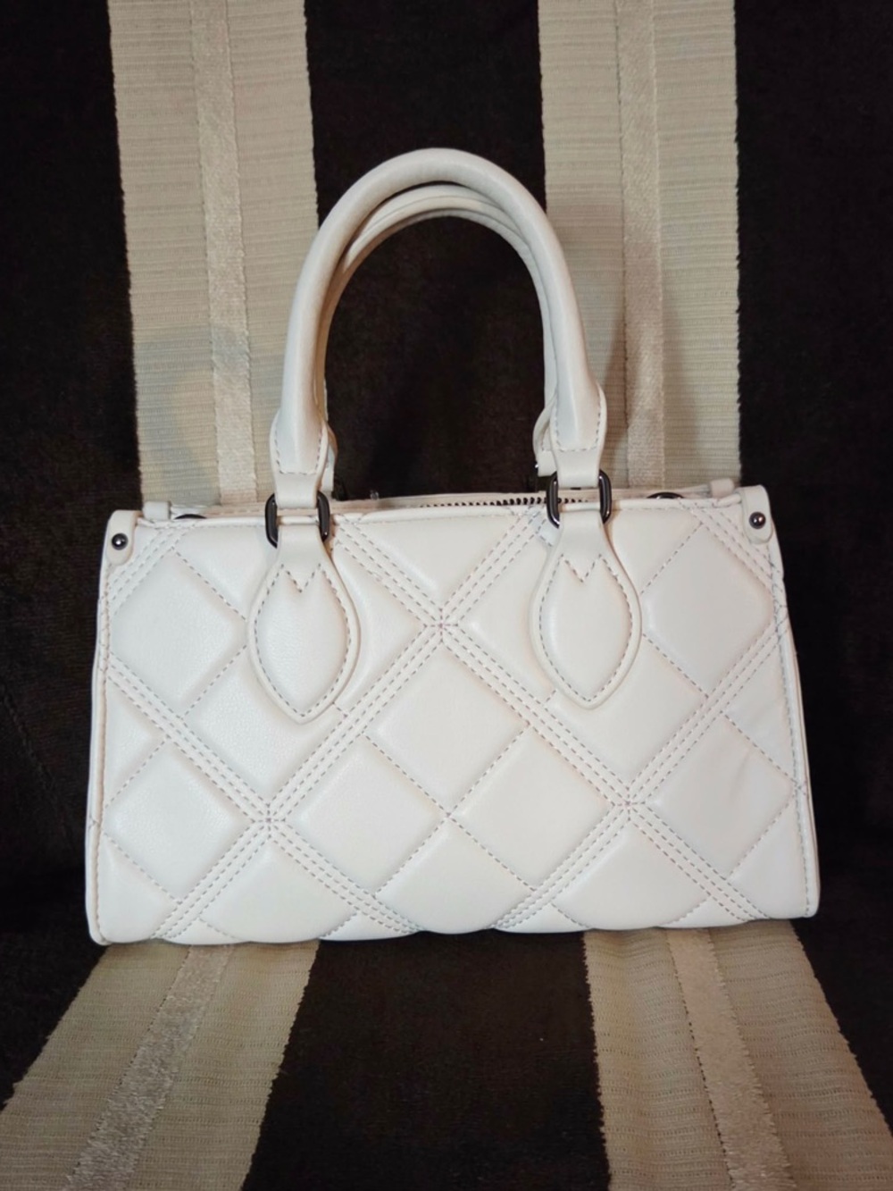 White Quilted Heart Accent Satchel Bag - Women - Picture 4 of 10
